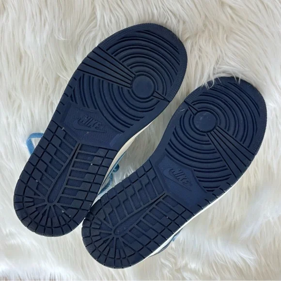 Women’s Jordan 1 Highs Size 9 - Picture 3 of 3